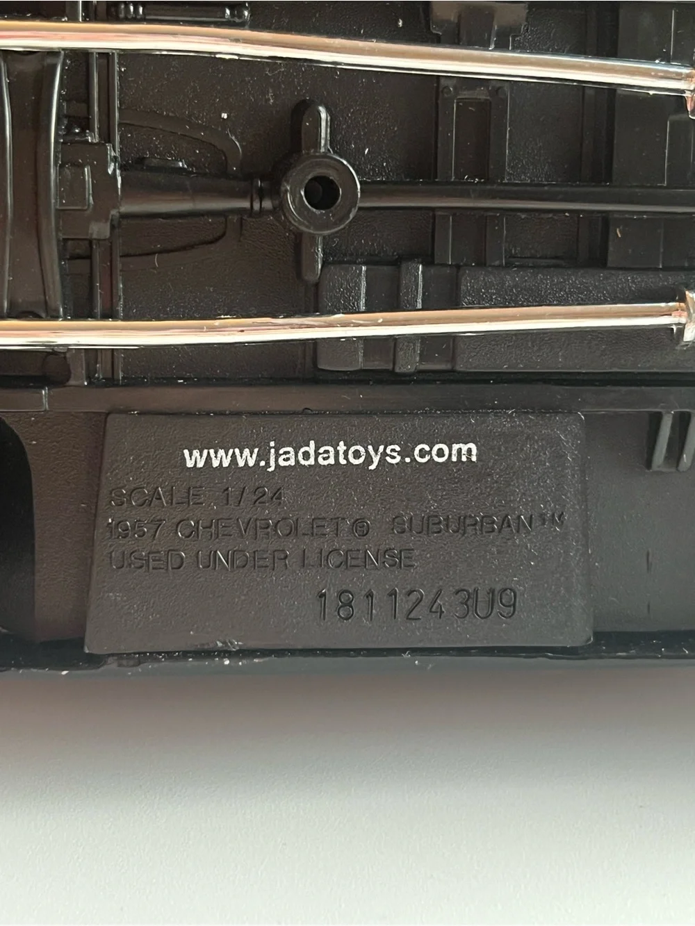 Jada Toys 1957 Chevrolet Suburban black truck